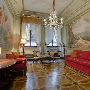 https://palazzo-bucciolini.it-tuscanyhotel.com