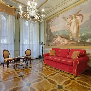 https://palazzo-bucciolini.it-tuscanyhotel.com